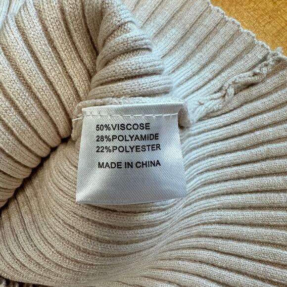 ZESICA NWT Beige Ribbed Knit V-Neck Short Sleeve Slim Fit Top Sz L - Picture 6 of 10